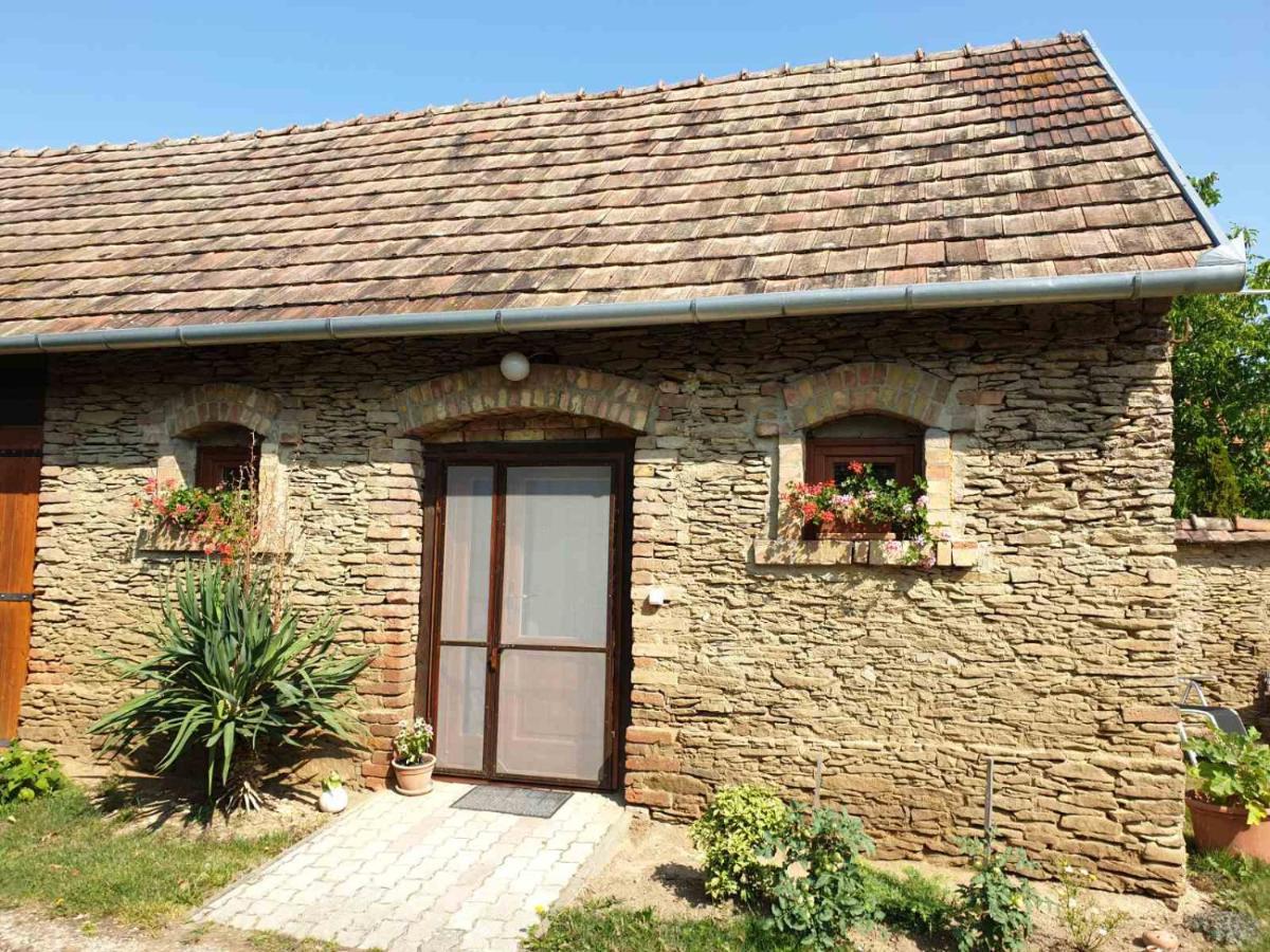 Kis Haz Apartman Zalacsány Exterior foto
