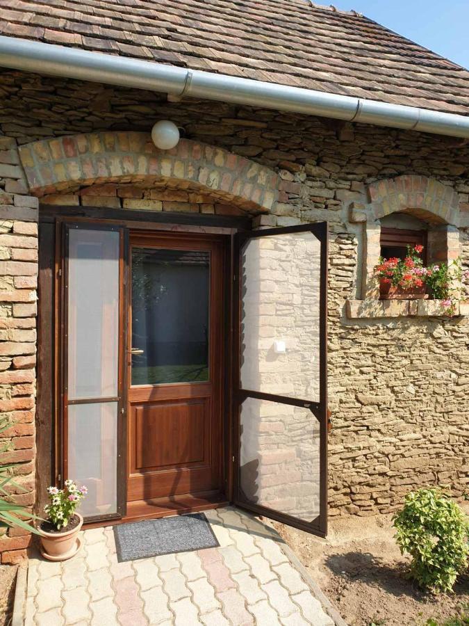 Kis Haz Apartman Zalacsány Exterior foto